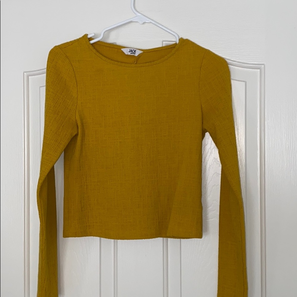 Textured beautiful long sleeve shirt.